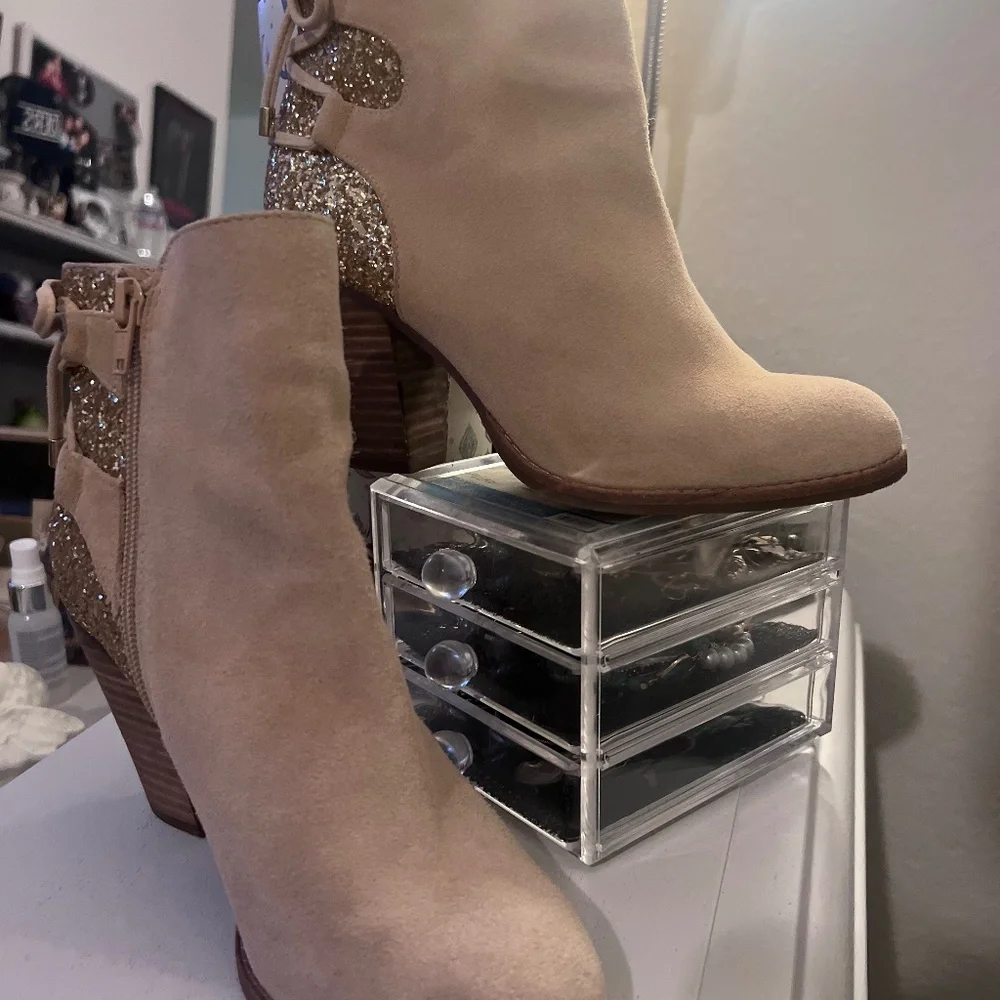 Woman boots - Picture 1 of 3